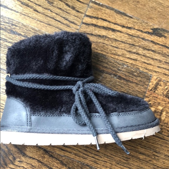 Old Navy Booties girls size 13 - Picture 2 of 5